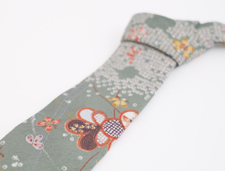 仕事でも使えるものを。